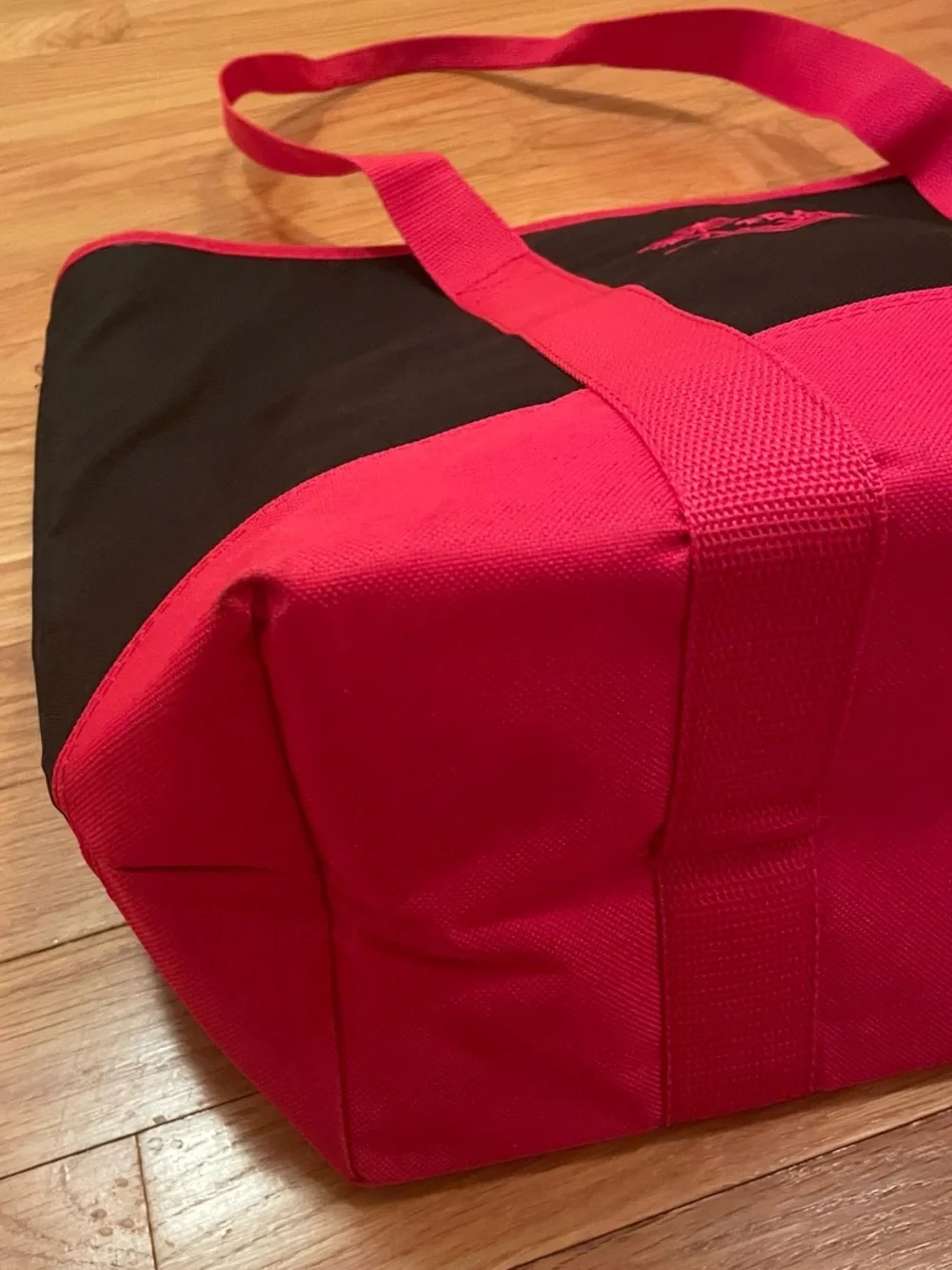 Trader Joes Insulated Tote Cooler Bag Black and Red Zipper Close Large - Picture 3 of 5
